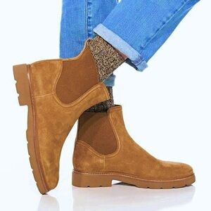 NEW Vince Rue Suede Chelsea Lug Bootie Ankle Woman 8 Sand Camel Water Repellent
